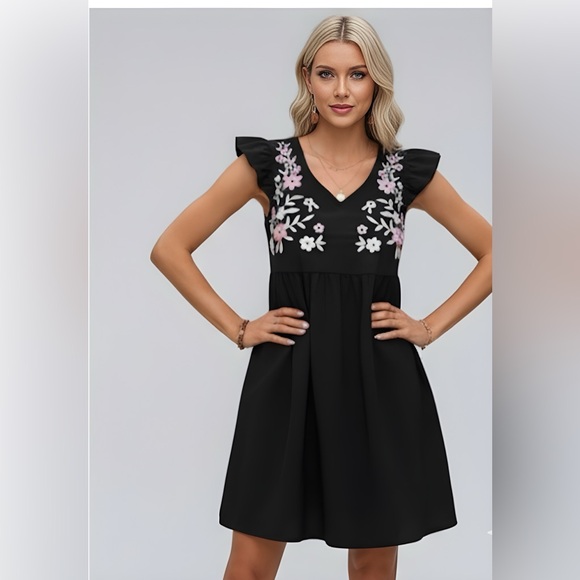 Black Floral Embroidery Butterfly Sleeve Smock Dress - Picture 2 of 9